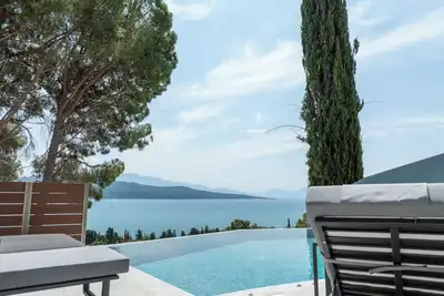 Image de Luxury new villa with infinity salt pool  and sea view near Lygia beach and port