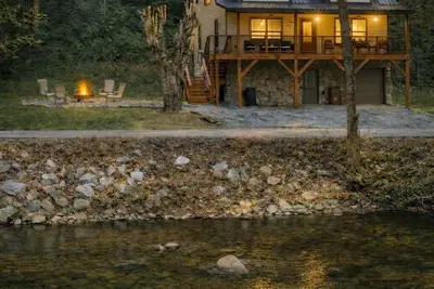 Image de Riverfront Blue Ridge Home, Firepit, Game Room, Sleeps 8, Pet Friendly, Sauna