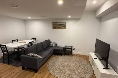 Image de Cozy 2 bedroom basement in Fort Sask. Scenic trails & riverbanks just mins away.