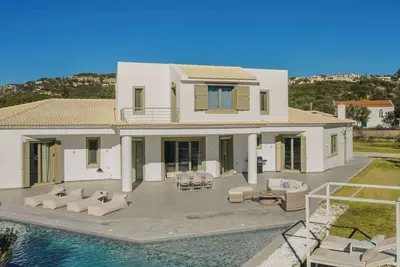 Image de Luxury 4br Villa • Salt-Water Pool & Jacuzzi