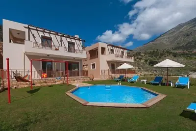 Image de Villa Nikos • 2br • Sea View • Private Pool