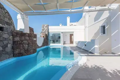 Image de Aspronisi Villa: 5br Sea View Retreat with Pool & Jacuzzi