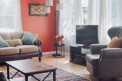 Image de 4br House for 8• Pet Friendly, Fenced Yard