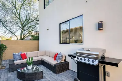 Image de Stylish New 3br Home in Historic Phoenix Coronado