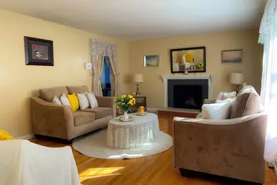 Image de Safe & Quiet 3br Cape: Sunroom Office + Yard