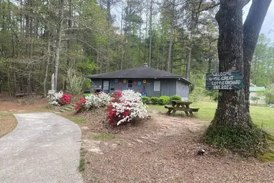 Image de The Great Little Orchard, \"The Glo\"- Cozy cottage with game room, mini trail