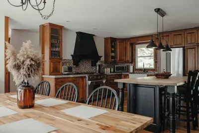 Image de Spacious Chelsea Bungalow Near Gatineau Park, Skiing & Wakefield