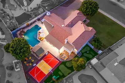 Image de Sleeps 19 • Pool • Sport Court • Putt Putt • Gym