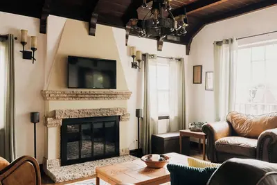 Image de Bungalow Beats | Musical Vibes Near Cherry Creek