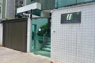 Image de Elegant, fully equipped, and close to the beach.