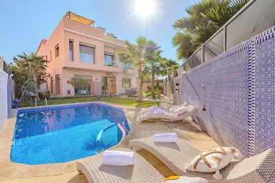 Image de Beautiful villa with swimming pool near the city center