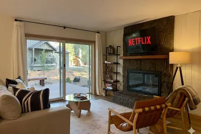 Image de Hot Tub · Family-Friendly · Sharc Passes · Near Village