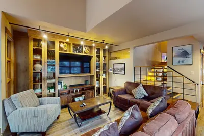 Image de Modern Frisco Townhome with upscale features & world-class skiing