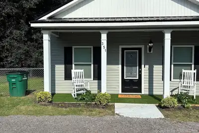 Image de Cozy 1-bedroom house in serene Barnwell with Ac by the lake