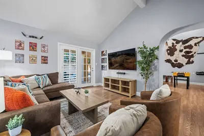 Image de Free Heated Pool, Game Room, Fire-Pit, Bbq, Luxury Home