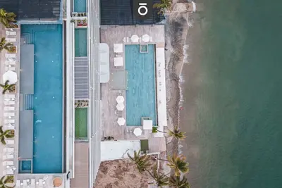 Image de Bantay 8h | Top-Floor 4br Oceanfront Condo w/ Views, Pools & Room Service