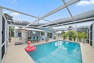 Image de Pool+Tiki Bar+Mini Golf+Game Room near beaches, Img