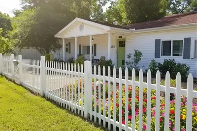 Image de Quiet Downtown Retreat — Family-Friendly, Work-Ready, Cozy Comfort