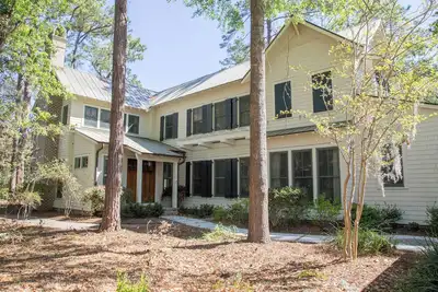 Image de Central location near Wilson Village, Wraparound porch w/views of the Golf Course