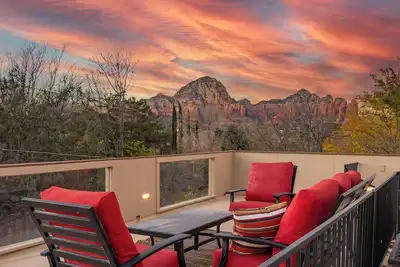 Image de Experience luxury at Sedona The Willow Nest: a spacious 5br retreat with stunning Red Rock views.