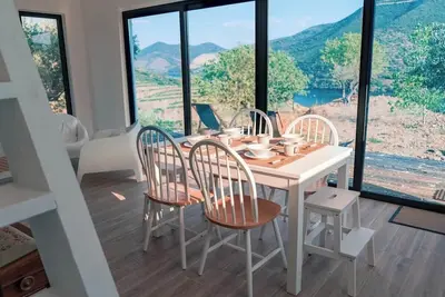 Image de Casa do Losango - the Douro river as a border