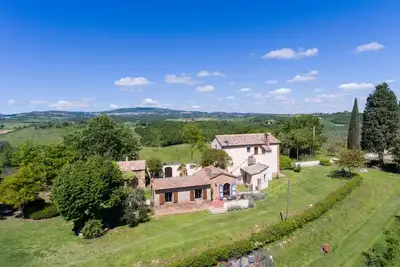 Image de Wunderschöne Wohnung in Chiusi mit Panoramaterrasse by Interhome