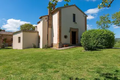 Image de Wohnung in Chiusi mit Grill, Gemeinschaftspool und Garten by Interhome