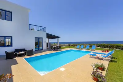 Image de Artemis Villa - 3-Schlafzimmer-Villa mit Meerblick und privatem Swimmingpool by Interhome
