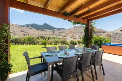 Image de Schönes Haus in Kolympia mit privatem Parkplatz by Interhome