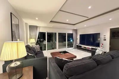 Image de Family 3-bedroom condo Near Beach on Pratumnak Hill, Pattaya #Vn Residence 2