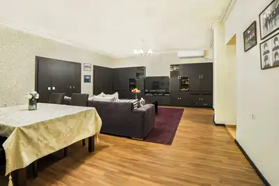Image de Beatles-Inspired Stay | 2Bed Near Republic Square
