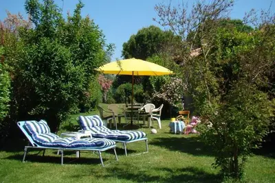 Image de Villa meublée de Tourisme *** pour 2 pers. Secteur calme arboré, Piscine, Pk.