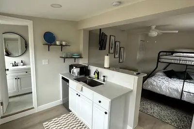 Image de Cozy 1-bedroom studio in gorgeous St. Petersburg with Ac