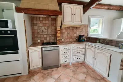 Image de La Tit'Laurette : piscine et four à pizza