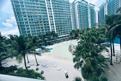 Image de Cozy Condos at Azure Urban Resort