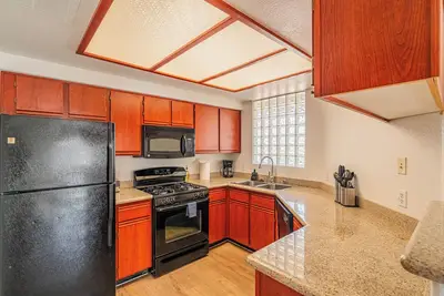 Bright & Spacious 2br2ba W / Pool, Gym & Parking