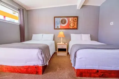 Image de 2 Accommodations Near Museum, Wheeler Library, and Walking Trails + Free Parking