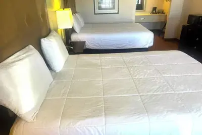 Image de Welcoming 2 Queen Beds Near Restaurants - Great for Families - 4 Rooms!