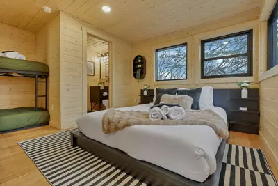 Image de The Hygge Treehouse Hocking Hills