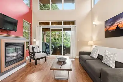 Image de Spring Cove Retreat-Terrace Beach, Forest Views