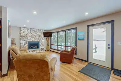Image de Waterfront home in great location with private dock, firepit &  deck