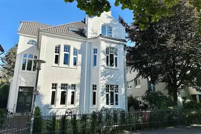 Image de Riverside residence: canal view, parking, terrace & garden