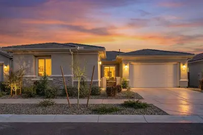 Image de Desert Oasis • New Home Near Best Golfing & Hiking