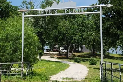 Image de Private 75-acre Retreat! 3 Bed/2 Bath, ponds, Kid Cave, and endless scenery!