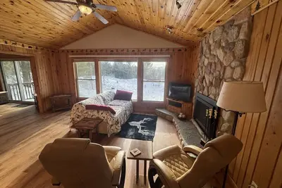 Image de Snowmobile/Atv Haven: Direct Trail Access + Games