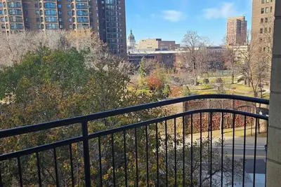 Image de 3-bedroom condo in beautiful Minneapolis,