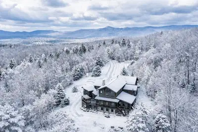 Image de New! Most Luxurious 7BRs Mountain Estate in Vermont, Hot Tub with live waterfall