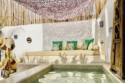 Image de Riad  Marrakech privé avec bassin chauffé sur rooftop. .