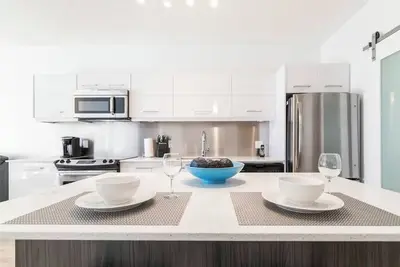 Image de 2-bedroom apartment in serene Saskatoon with cool Ac and complimentary gym