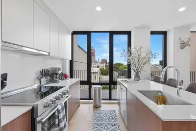 Image de 149bk-6a New Ph 2br-2Bath With a Private Terrace & Roof Deck